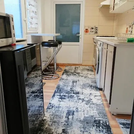 Апартаменти Apartamentul Ursu Balu Cu 2 Dormitoare Брашов